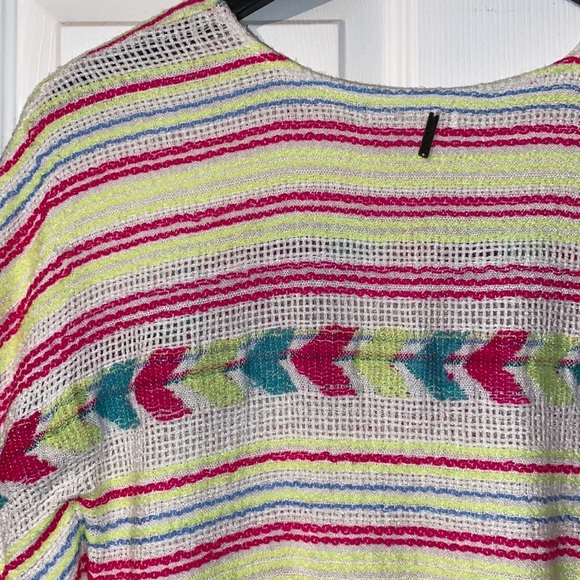 3/$30 Billabong Crop Top - Picture 8 of 9